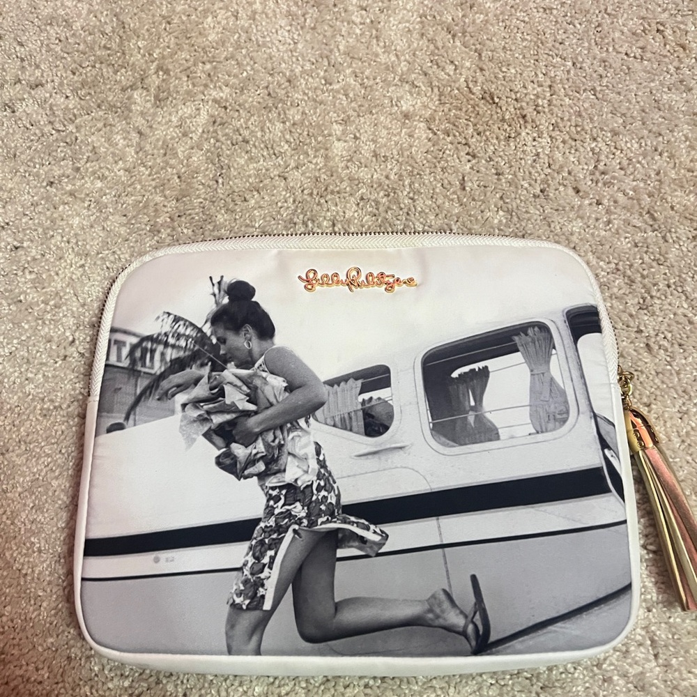 RARE FIND Lilly Pulitzer Black and White tech case/ Clutch Bag